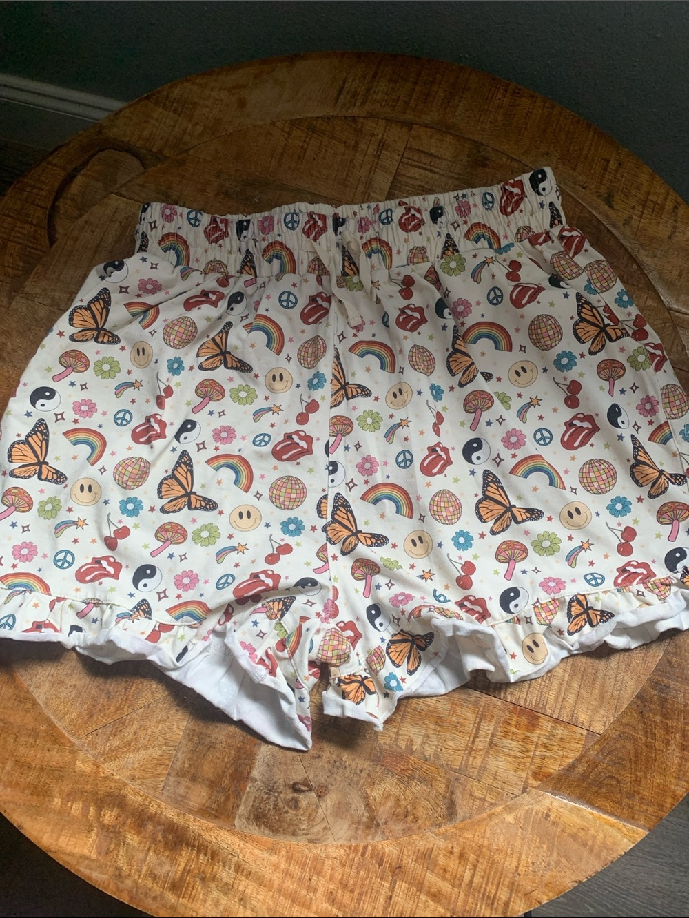 Magical Mamas Shorts With Fun Print And Ruffle Hem